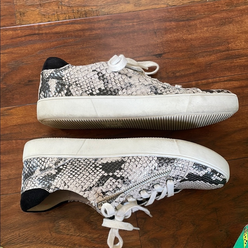 Naturalizer Leather Black and White Snake Pattern Sneakers- 7.5M EUC! - Picture 6 of 9